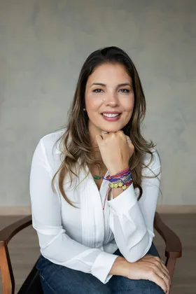 Cristina Senise, psicóloga, em retrato próximo.